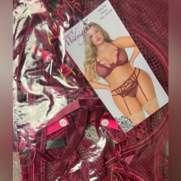 Three piece bra set. - Picture 3 of 3